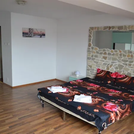 Csikos Apartment *