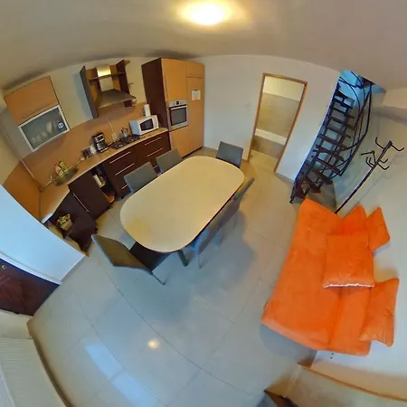 Csikos Apartment